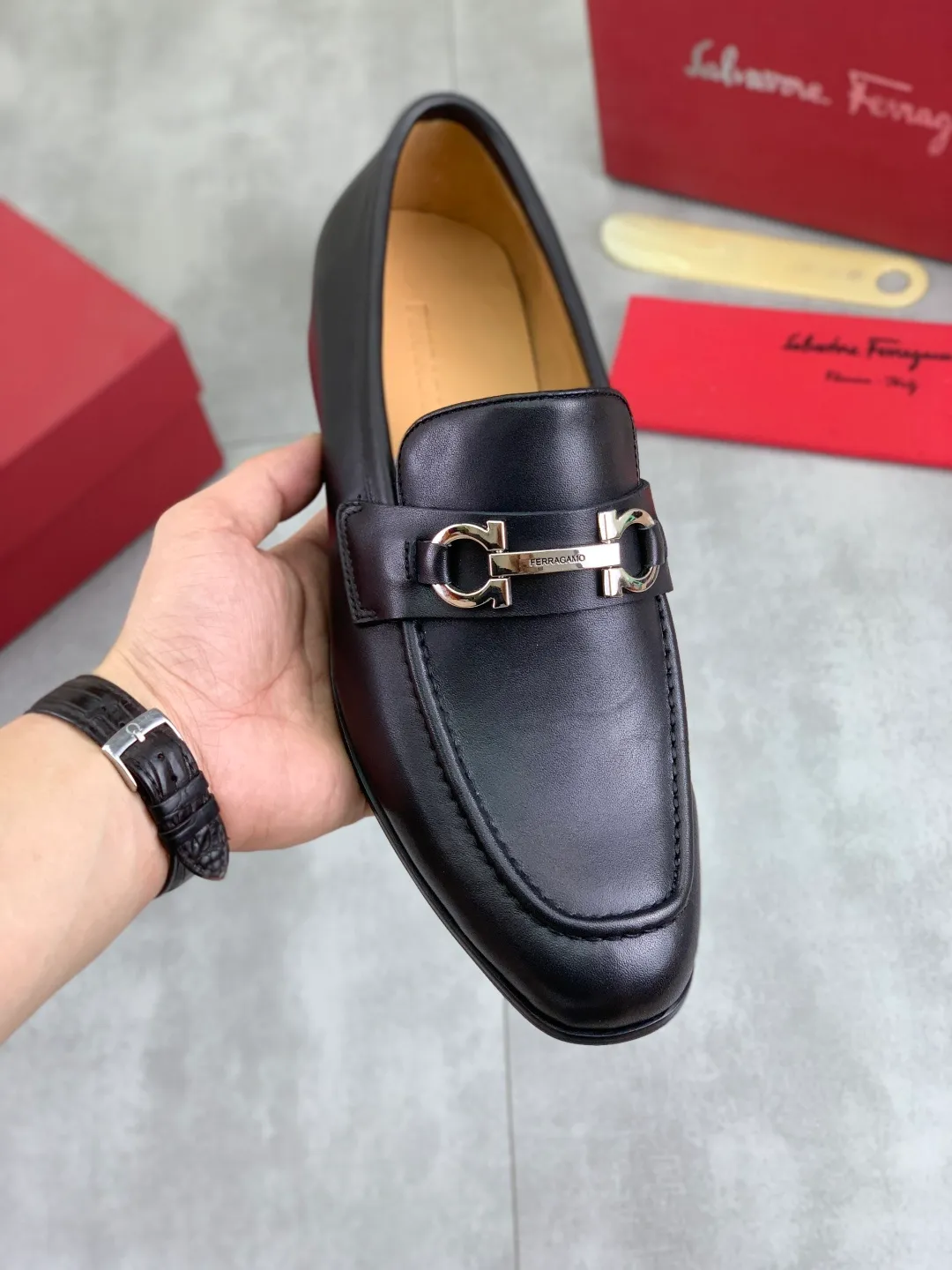 Men's Men's Shoes 💰P560💰[New Style] Water-dyed Niuli 🆘[Salvatore Ferragamo] Ferragamo's latest casual business leather shoes for men! Listed simultaneously! The fabric is made of specially imported original calfskin, the lining is made of imported water-dyed cowhide, and the original combination outsole is absolutely luxurious and leads the fashion trend. Matching code: 39-44 (45 46 customized) 2️⃣ colors available